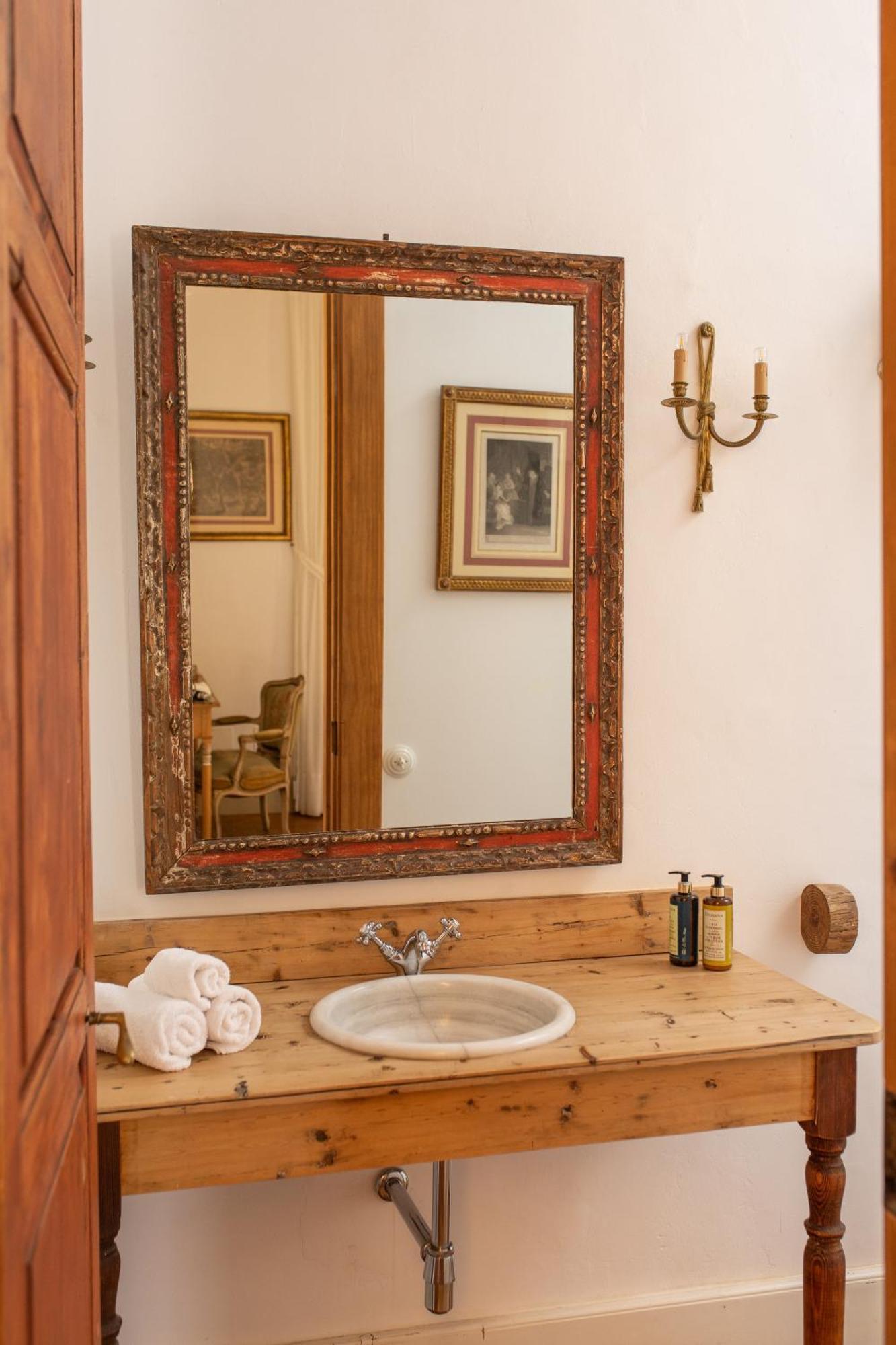 Hotel Emblemático La Casa De Naranjos 4*